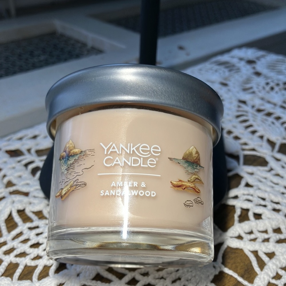 Set Of Two Yankee Candles - Picture 2 of 6